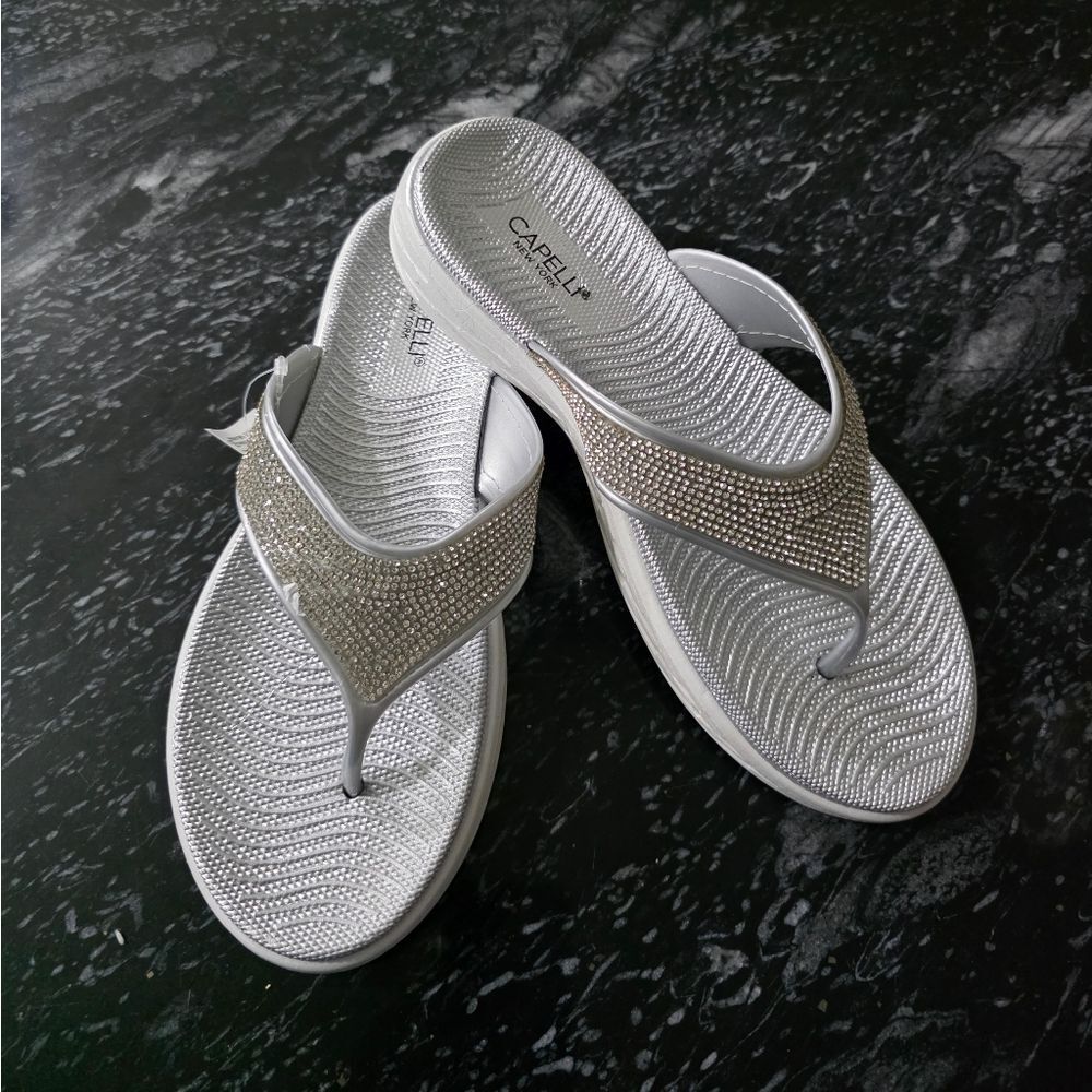 BRAND NEW CAPELLI NEW YORK SLIP ON WORMEN THONG SANDALS